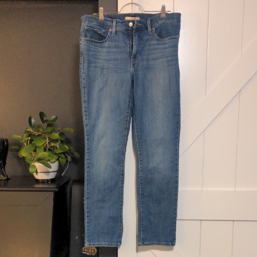 Levi's Women's Straight Leg Blue Jeans
